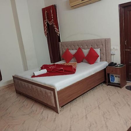 Hotel Holiday Inn Paradise Chandīgarh Exteriér fotografie