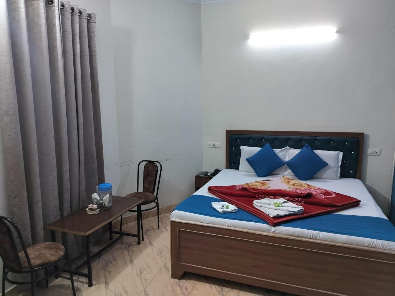 Hotel Holiday Inn Paradise Chandīgarh Exteriér fotografie