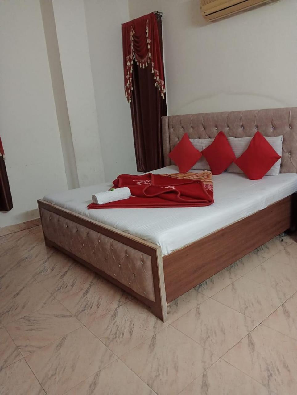 Hotel Holiday Inn Paradise Chandīgarh Exteriér fotografie